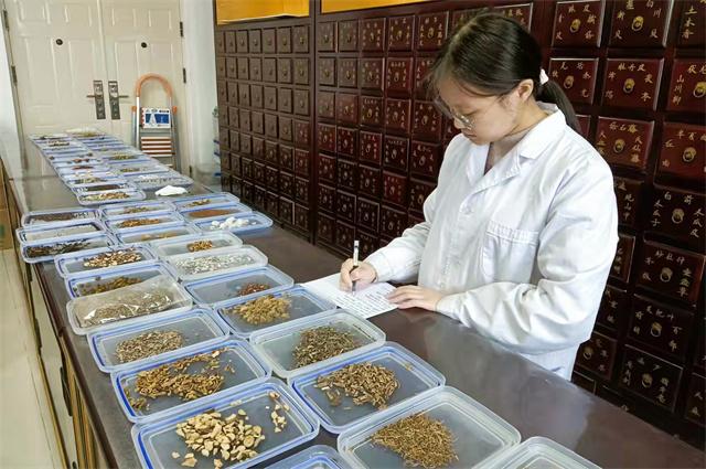 济南护理职业学院在省“技能兴鲁”职业技能大赛中药饮片项目中喜获佳绩